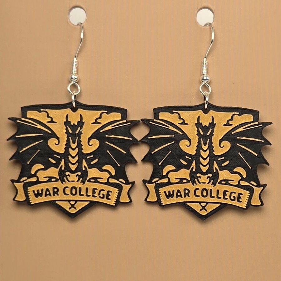 Boucle d'oreille en forme de Fourth Wing War College avec crochets hypoallergéniques sans nickel