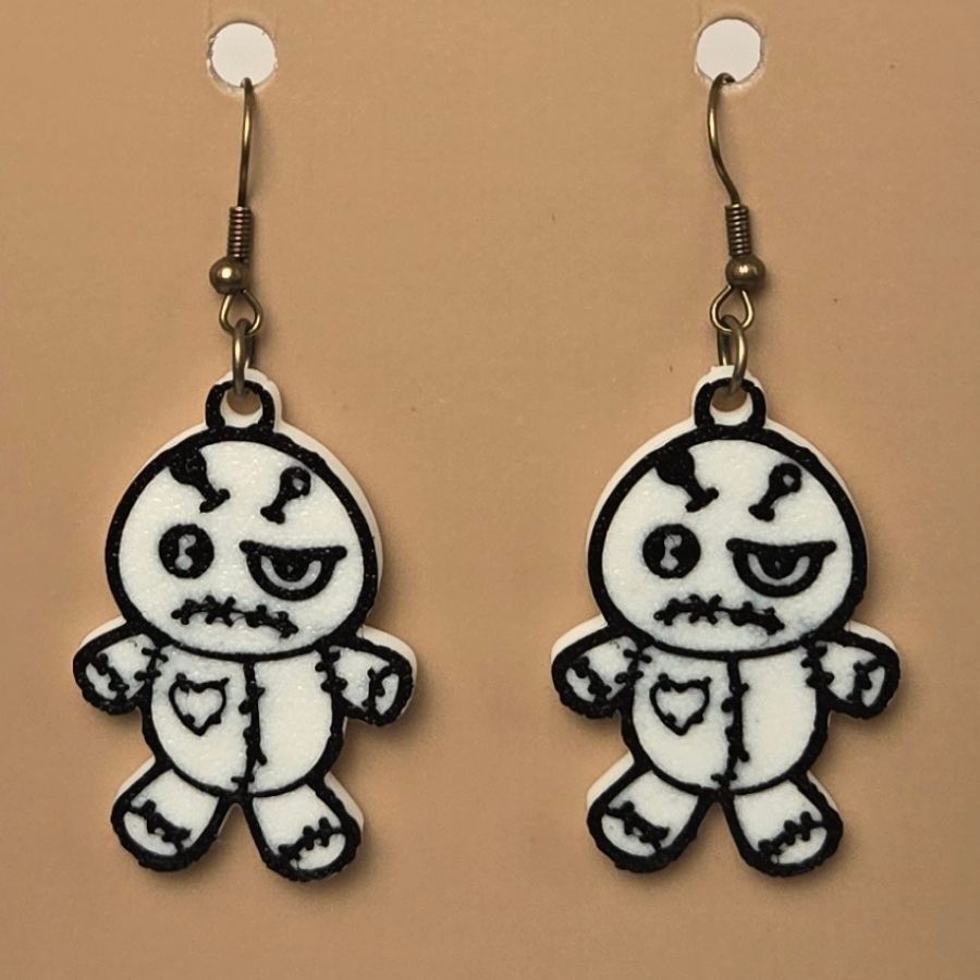 Boucle d'oreille en forme de Poupée Voudou avec crochets hypoallergéniques sans nickel