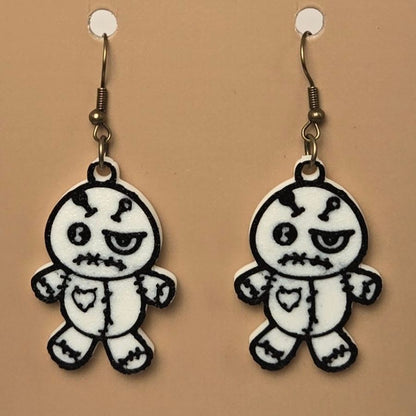 Boucle d'oreille en forme de Poupée Voudou avec crochets hypoallergéniques sans nickel